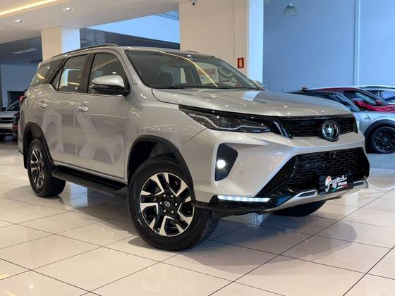 TOYOTA HILUX SW4 2.8 D-4D TURBO DIESEL SRX PLATINUM 4X4 AUTOMÁTICO